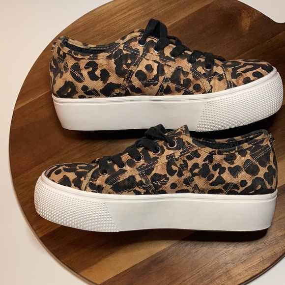 Steve Madden Emmi Sneaker - Picture 5 of 12